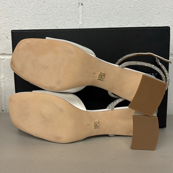 New Badgley Mischka SZ 9 infinity satin rhinestone strap heels wedding bridal - Picture 6 of 6